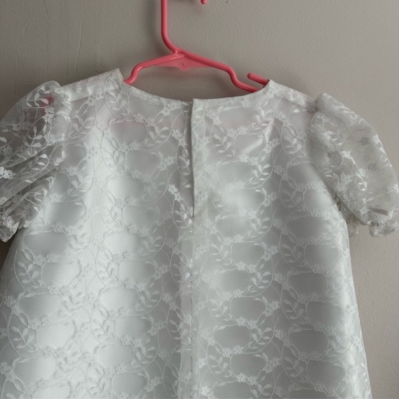 ELEGANT LITTLE GIRL SMOCKED WHITE LACE
OVERLAY DRESS NWOT - Picture 7 of 8